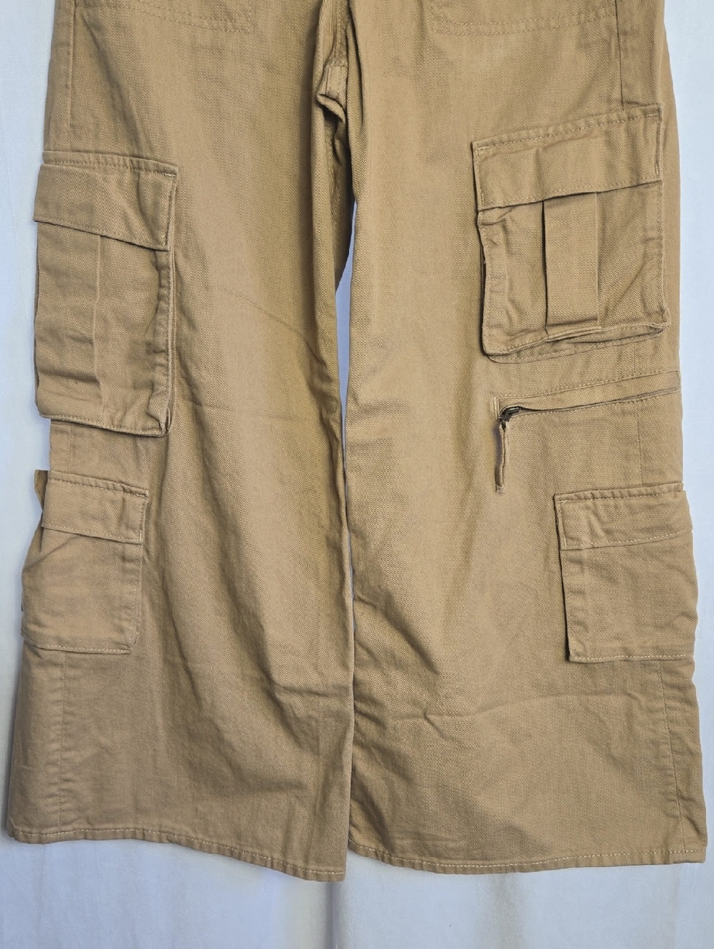 GAP Wide-Leg Cargo Pants in Khaki Brown - Picture 2 of 12